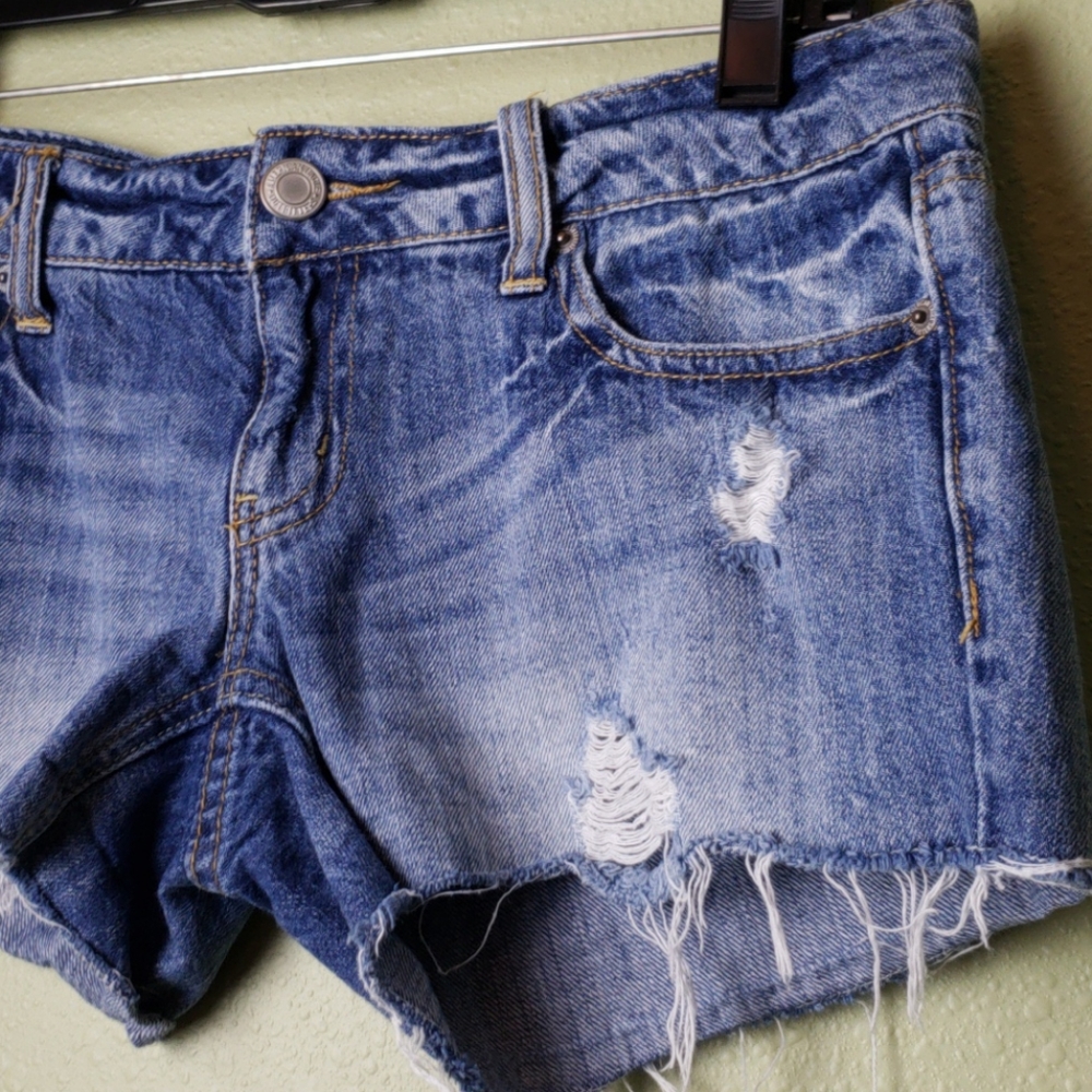 American Eagle Distressed Shorts - Size 4 - Picture 2 of 6